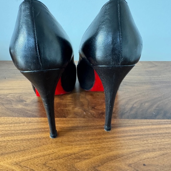 Christian Louboutin - Picture 9 of 9